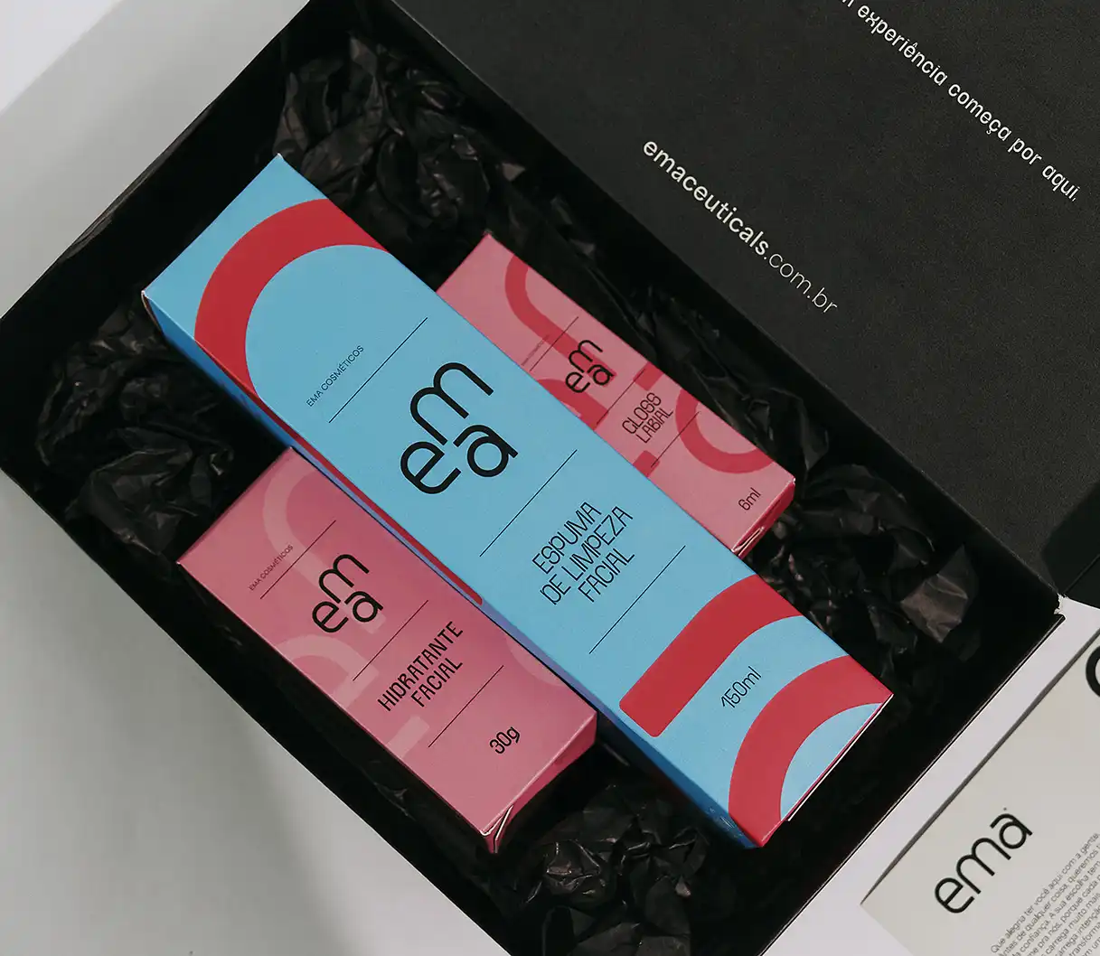 Kit Completo Ema Ceuticals com Espuma de Limpeza Facial, Hidratante Facial e Gloss Labial